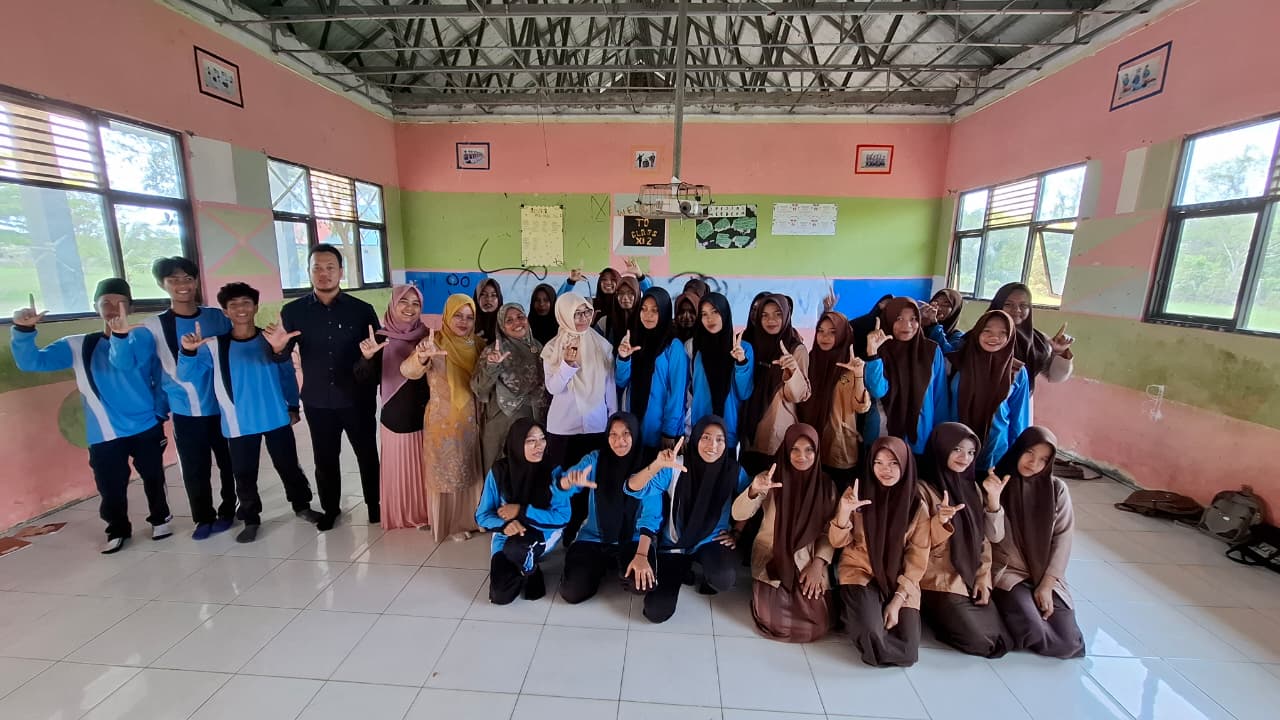 Dosen FKIP Edukasi SNBP di SMAN 2 Seunuddon, Siswa Dibekali Strategi Lolos PTN